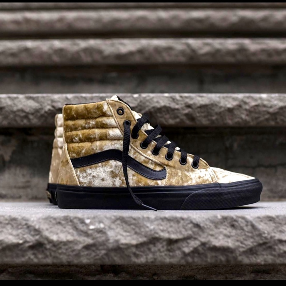 Vans Gold Crushed Velvet Sk8-Hi Shoes. Size 9.5(W) / 8(M)